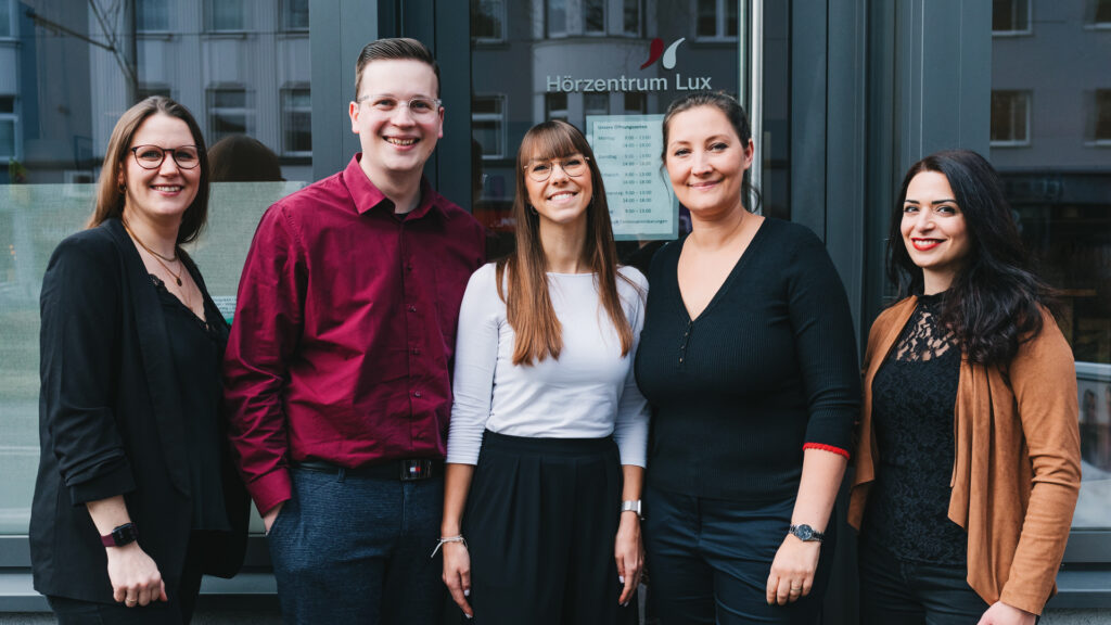 Das Team des Hoerzentrums Lux berät zu Hörlösungen.