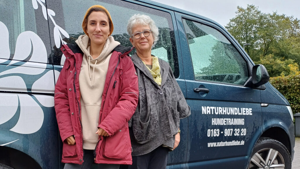 Uschi Schilling, Gestalttherapeutin, und ihre Tochter Sarah Nau, Hundetrainerin