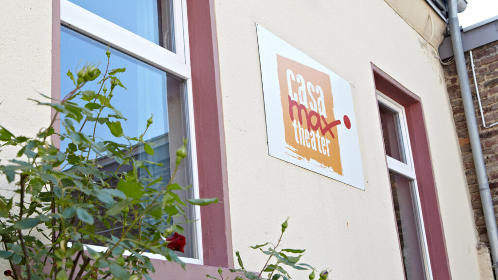 Casamax Theater Fassade mit Schild