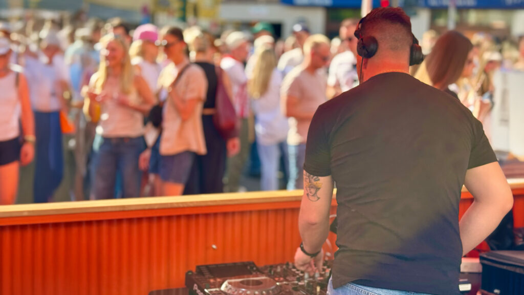 DJ auf dem Straßenfest in Sülz