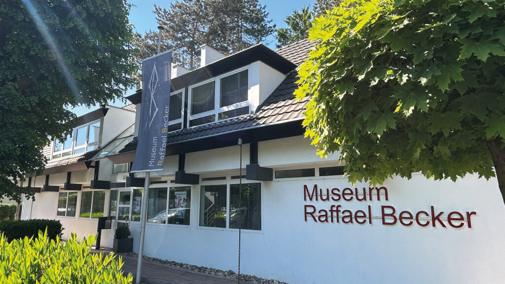 Der Eingang vom Museum Raffael Becker an der Decksteiner Mühle